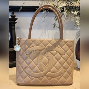 Auth Louis Vuitton Caviar Medallion Tote Beige